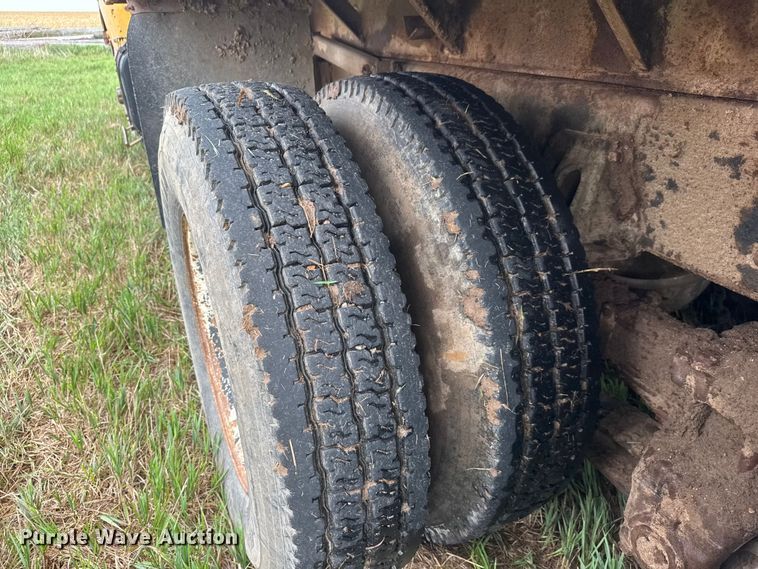 image for item NA9406 2000 International 2654 dump truck