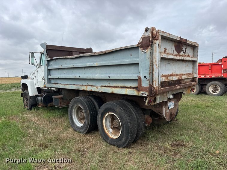 image for item NA9407 1979 Ford 8000 dump truck