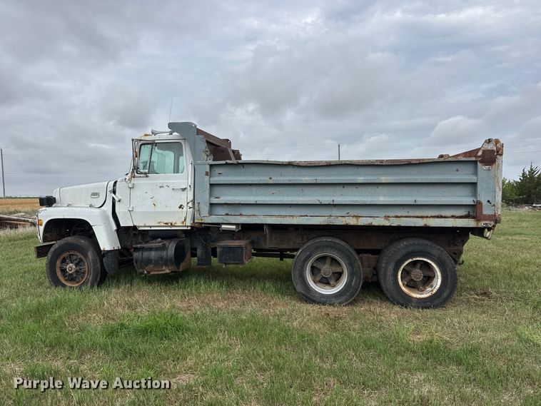 image for item NA9407 1979 Ford 8000 dump truck
