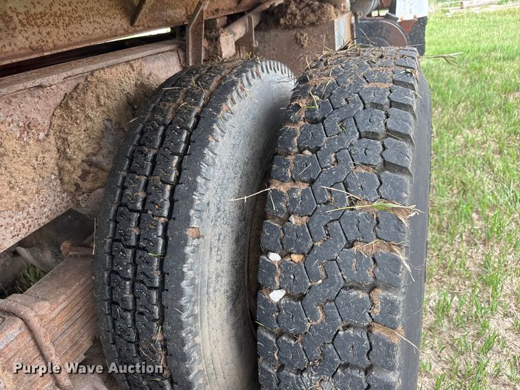 image for item NA9407 1979 Ford 8000 dump truck