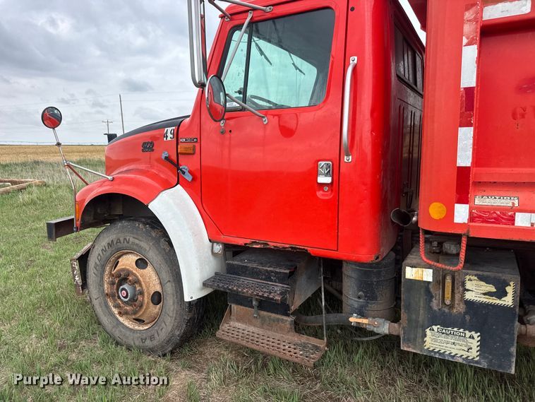 image for item NA9408 1999 International 4900 dump truck