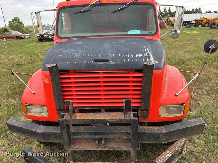 image for item NA9408 1999 International 4900 dump truck