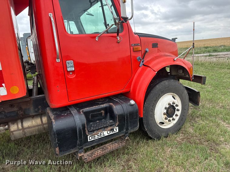 image for item NA9408 1999 International 4900 dump truck