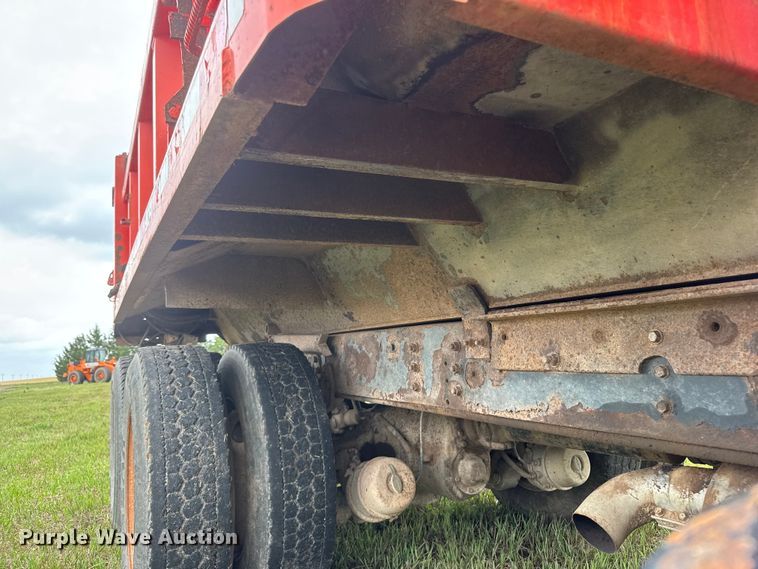 image for item NA9408 1999 International 4900 dump truck