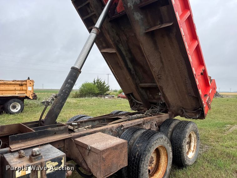 image for item NA9408 1999 International 4900 dump truck