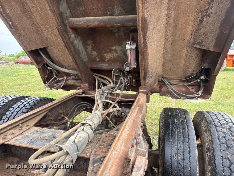 image for item NA9408 1999 International 4900 dump truck