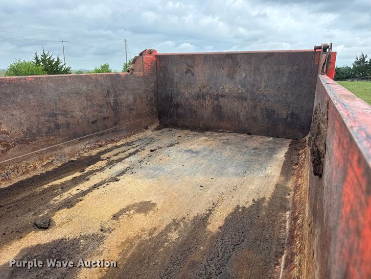 image for item NA9408 1999 International 4900 dump truck