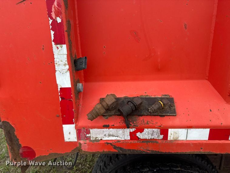 image for item NA9408 1999 International 4900 dump truck