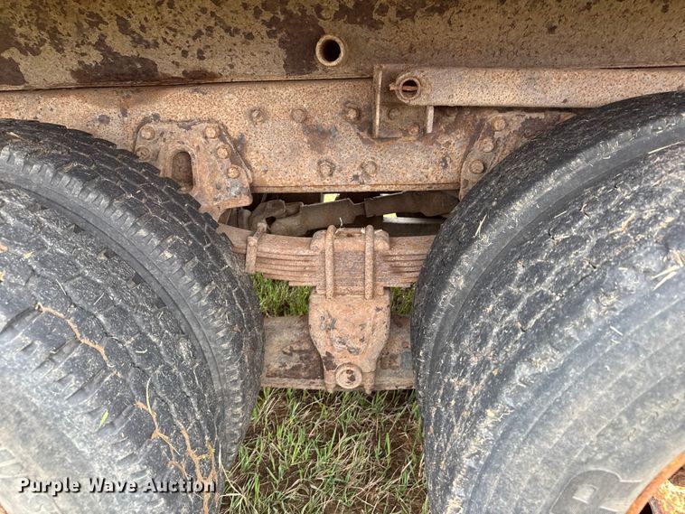 image for item NA9408 1999 International 4900 dump truck