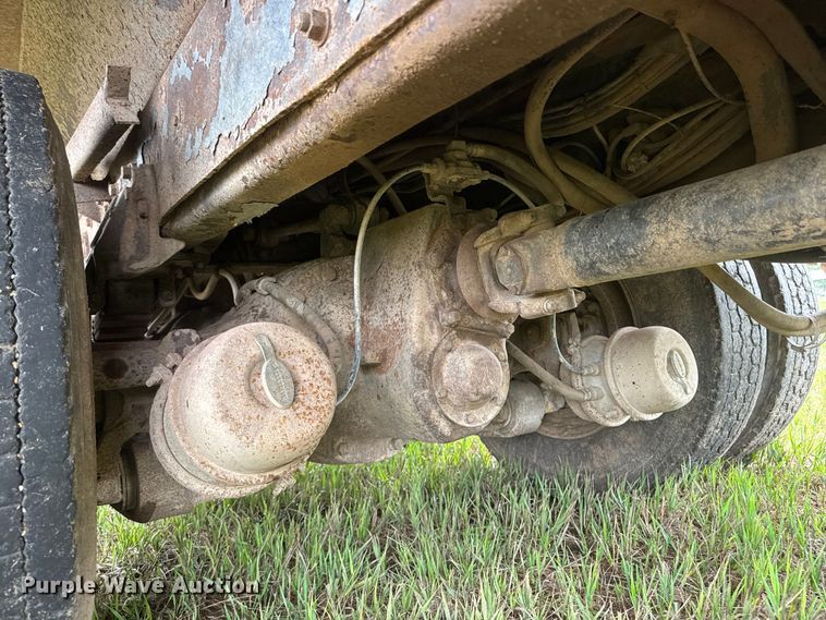 image for item NA9408 1999 International 4900 dump truck