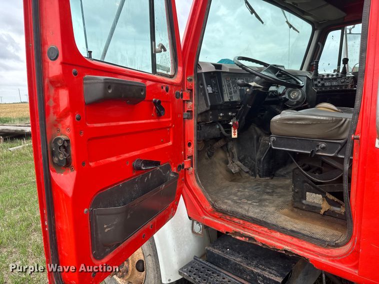 image for item NA9408 1999 International 4900 dump truck