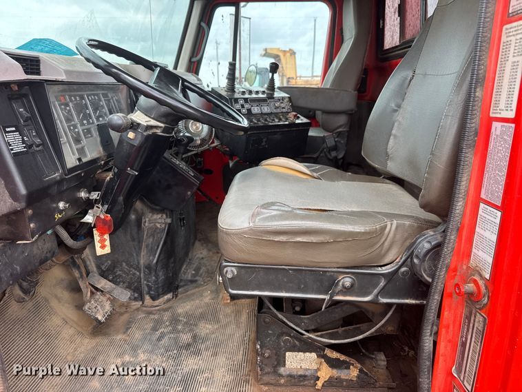 image for item NA9408 1999 International 4900 dump truck