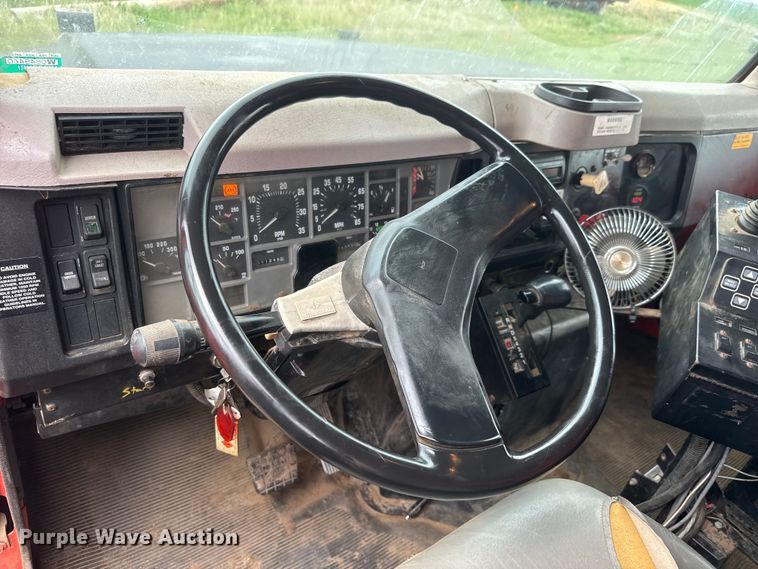 image for item NA9408 1999 International 4900 dump truck