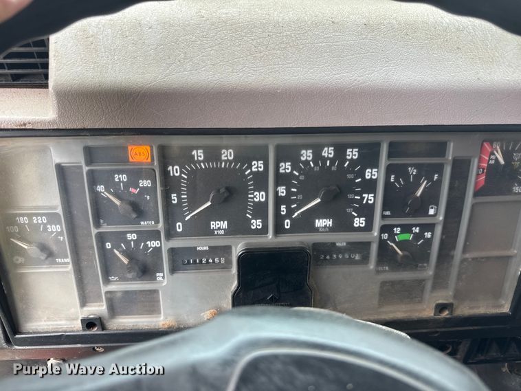 image for item NA9408 1999 International 4900 dump truck