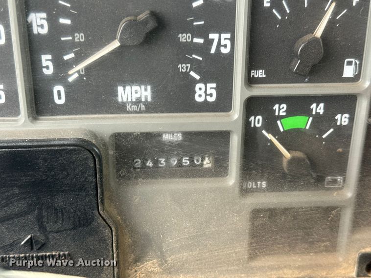 image for item NA9408 1999 International 4900 dump truck