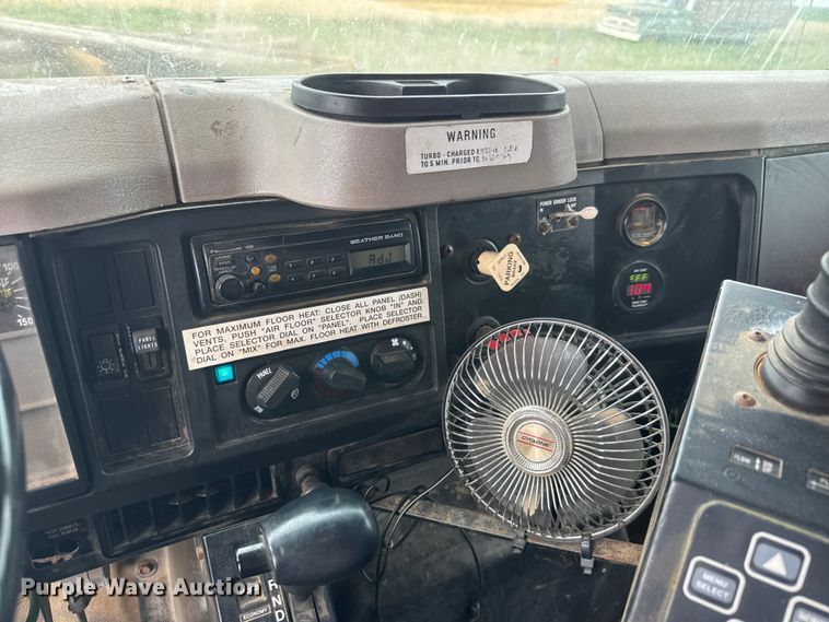image for item NA9408 1999 International 4900 dump truck