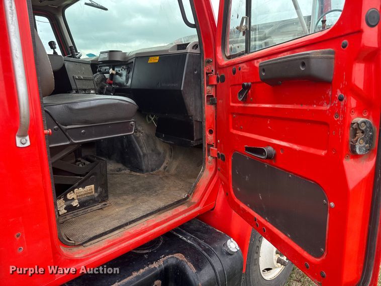 image for item NA9408 1999 International 4900 dump truck