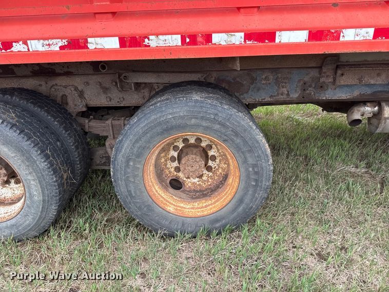 image for item NA9408 1999 International 4900 dump truck