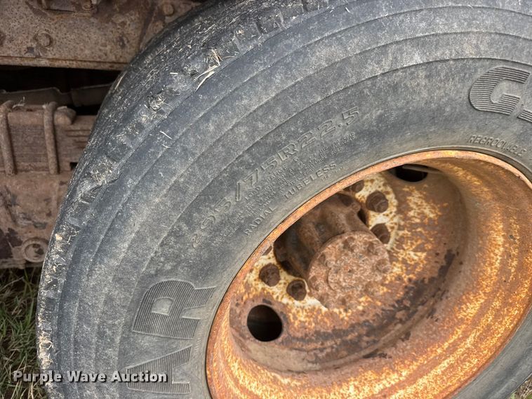 image for item NA9408 1999 International 4900 dump truck