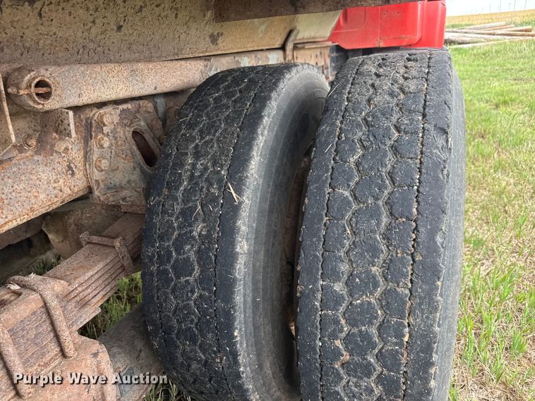 image for item NA9408 1999 International 4900 dump truck