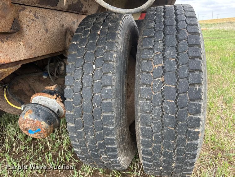 image for item NA9408 1999 International 4900 dump truck