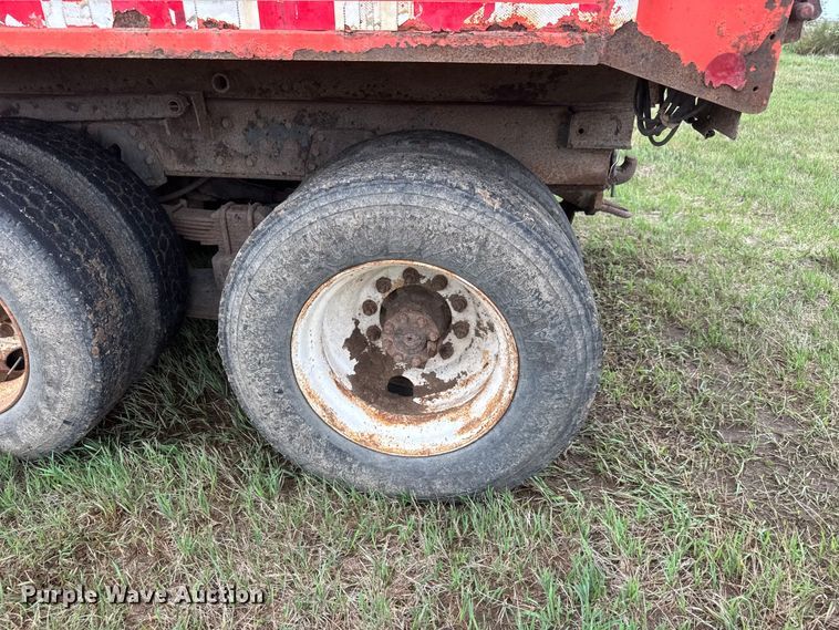 image for item NA9408 1999 International 4900 dump truck