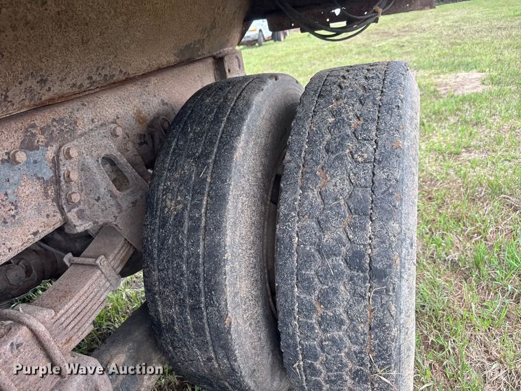 image for item NA9408 1999 International 4900 dump truck