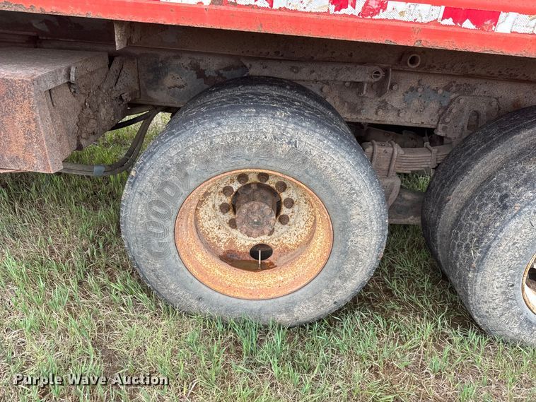 image for item NA9408 1999 International 4900 dump truck