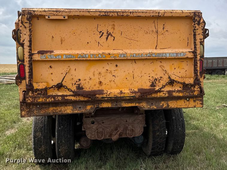 image for item NA9409 1995 International 4900 dump truck