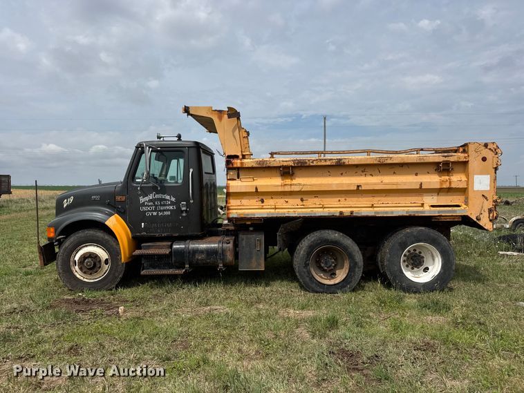 image for item NA9409 1995 International 4900 dump truck