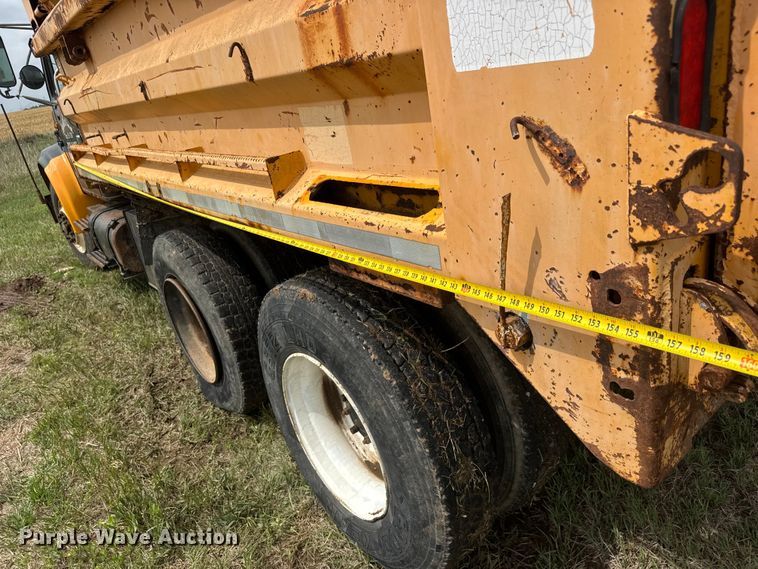 image for item NA9409 1995 International 4900 dump truck