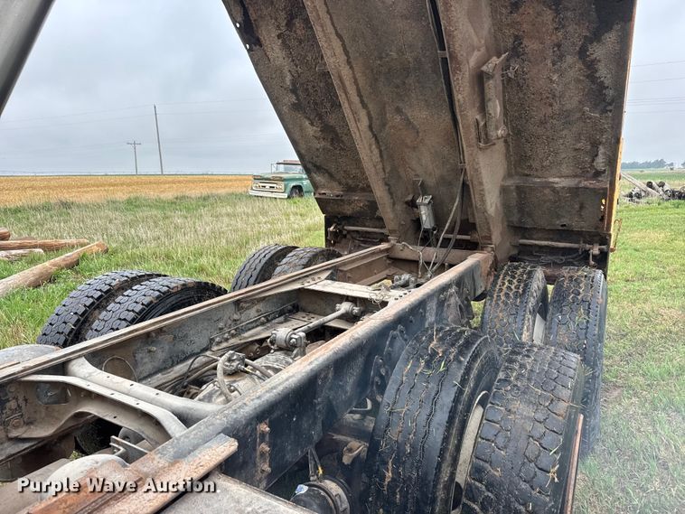 image for item NA9409 1995 International 4900 dump truck