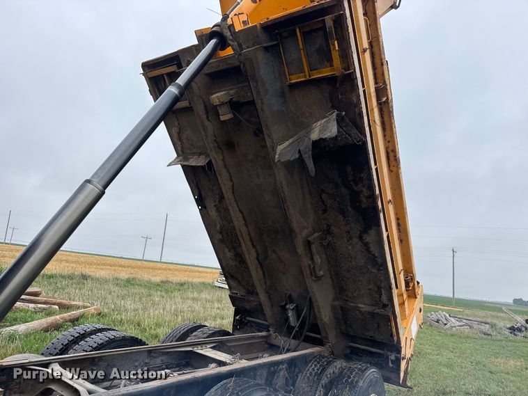 image for item NA9409 1995 International 4900 dump truck