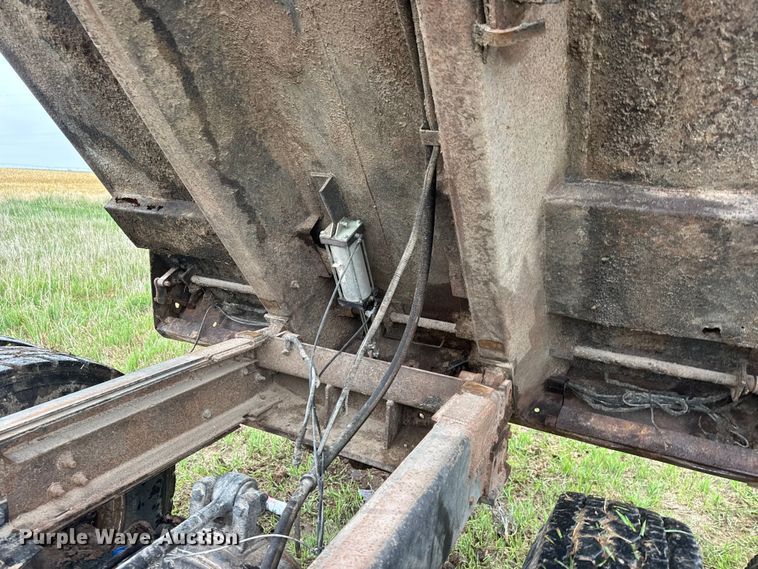 image for item NA9409 1995 International 4900 dump truck