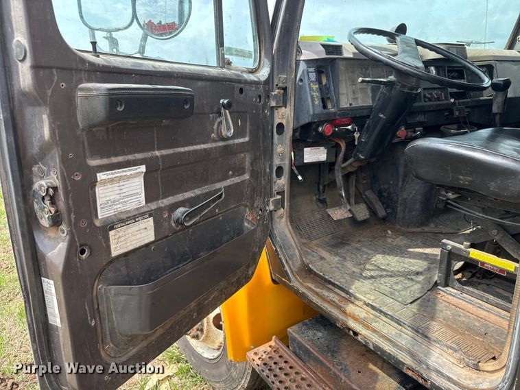 image for item NA9409 1995 International 4900 dump truck