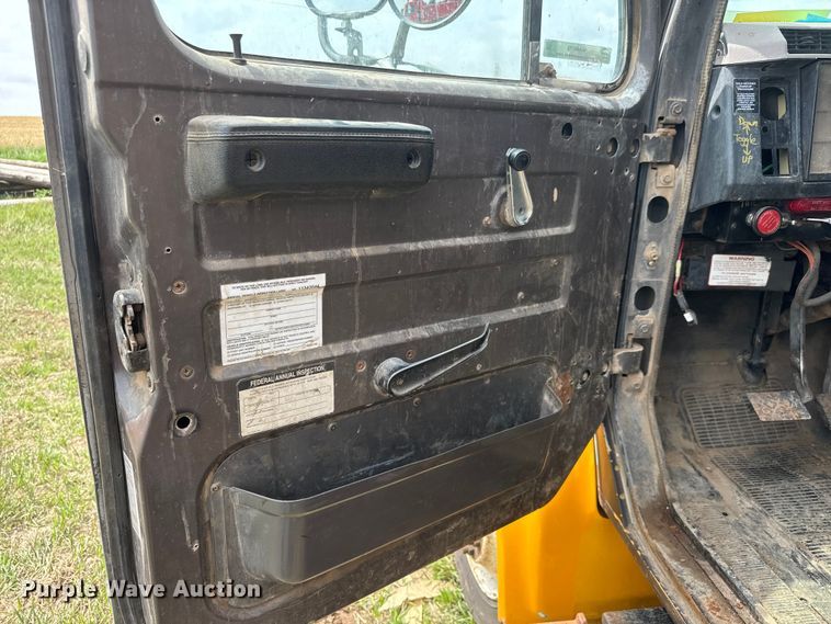 image for item NA9409 1995 International 4900 dump truck