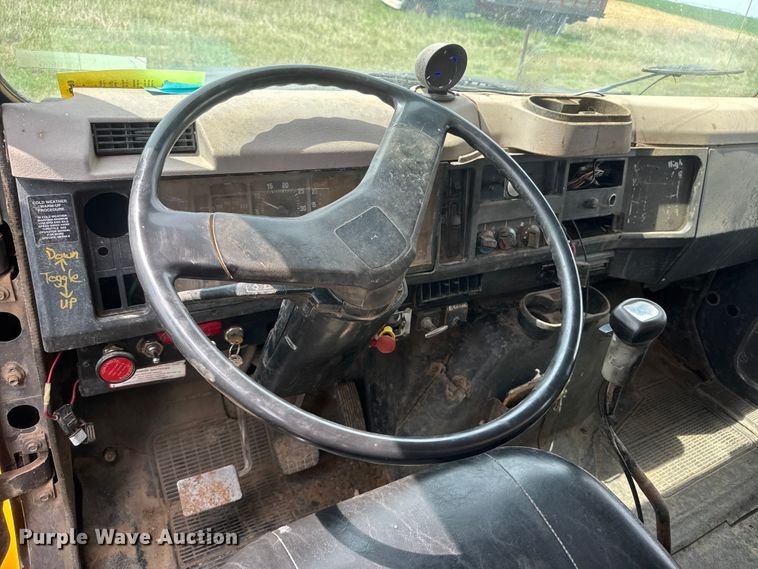 image for item NA9409 1995 International 4900 dump truck