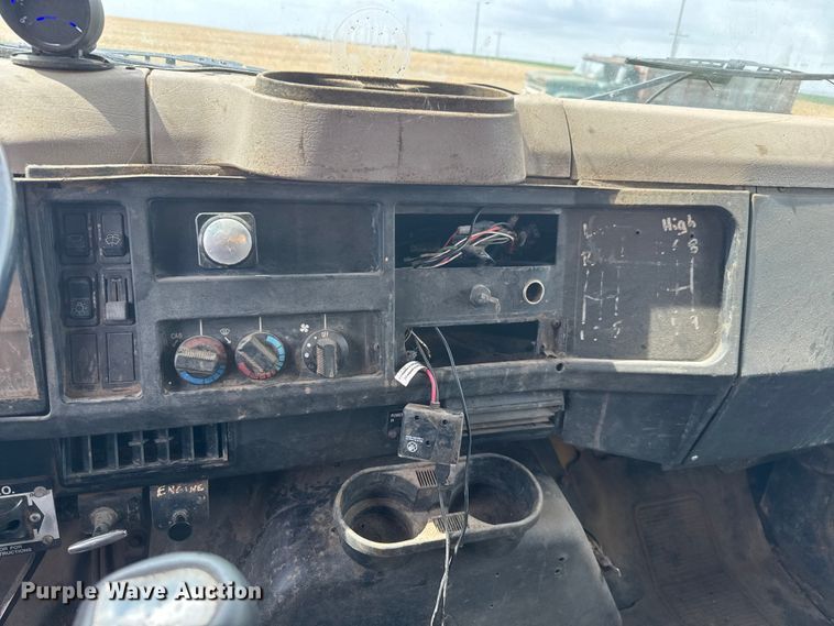 image for item NA9409 1995 International 4900 dump truck