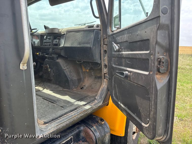 image for item NA9409 1995 International 4900 dump truck
