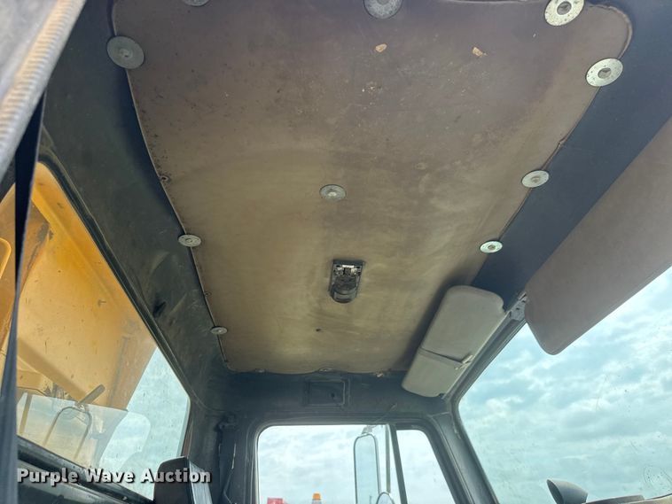 image for item NA9409 1995 International 4900 dump truck