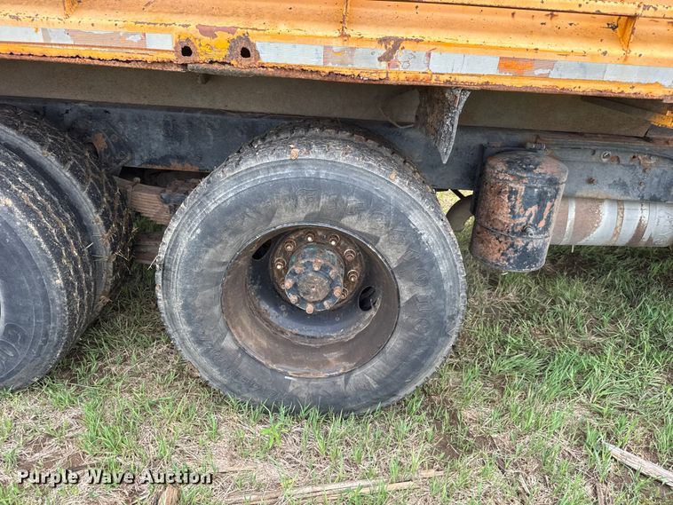 image for item NA9409 1995 International 4900 dump truck