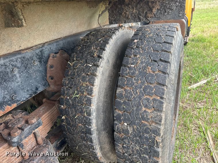 image for item NA9409 1995 International 4900 dump truck