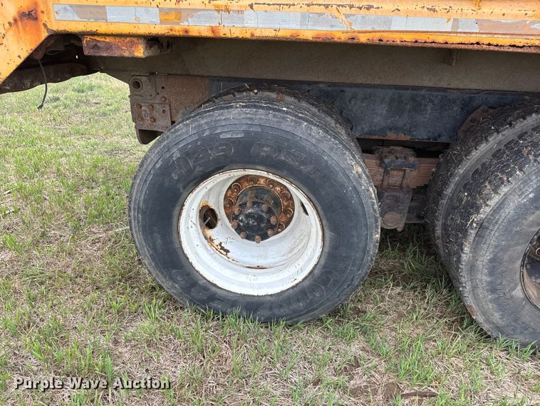 image for item NA9409 1995 International 4900 dump truck