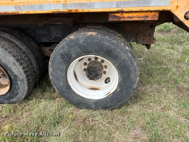 image for item NA9409 1995 International 4900 dump truck
