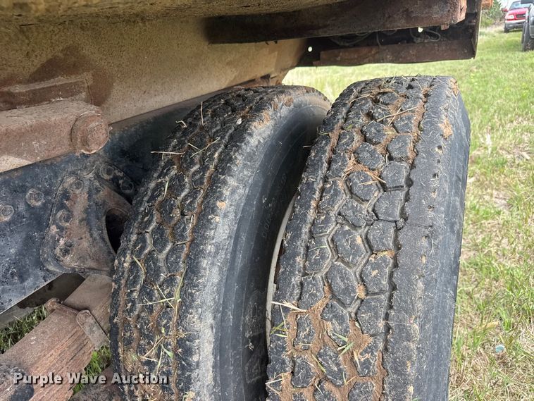 image for item NA9409 1995 International 4900 dump truck