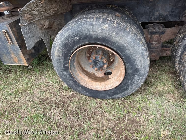 image for item NA9409 1995 International 4900 dump truck