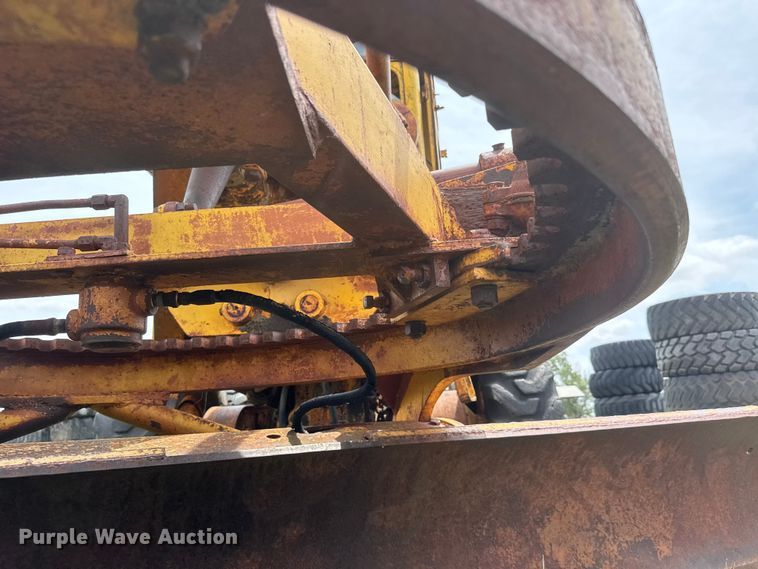 image for item NA9420 1961 Galion 118 rigid frame motor grader