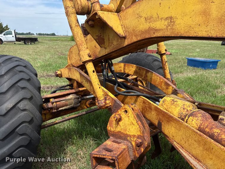 image for item NA9420 1961 Galion 118 rigid frame motor grader