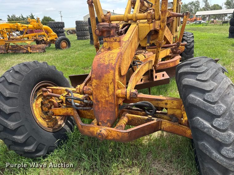 image for item NA9420 1961 Galion 118 rigid frame motor grader