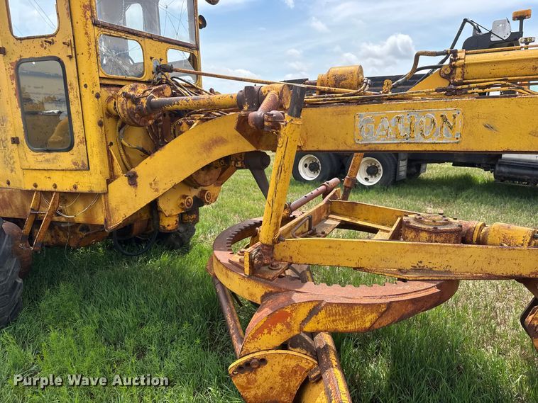 image for item NA9420 1961 Galion 118 rigid frame motor grader